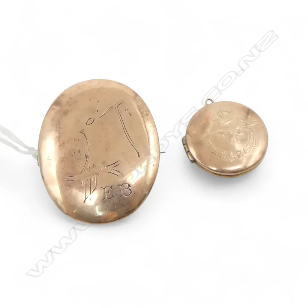 RNZAF 9ct GOLD SWEETHEART LOCKET, TOTAL 3.73gm + SIL GILT BROOCH Image 1++