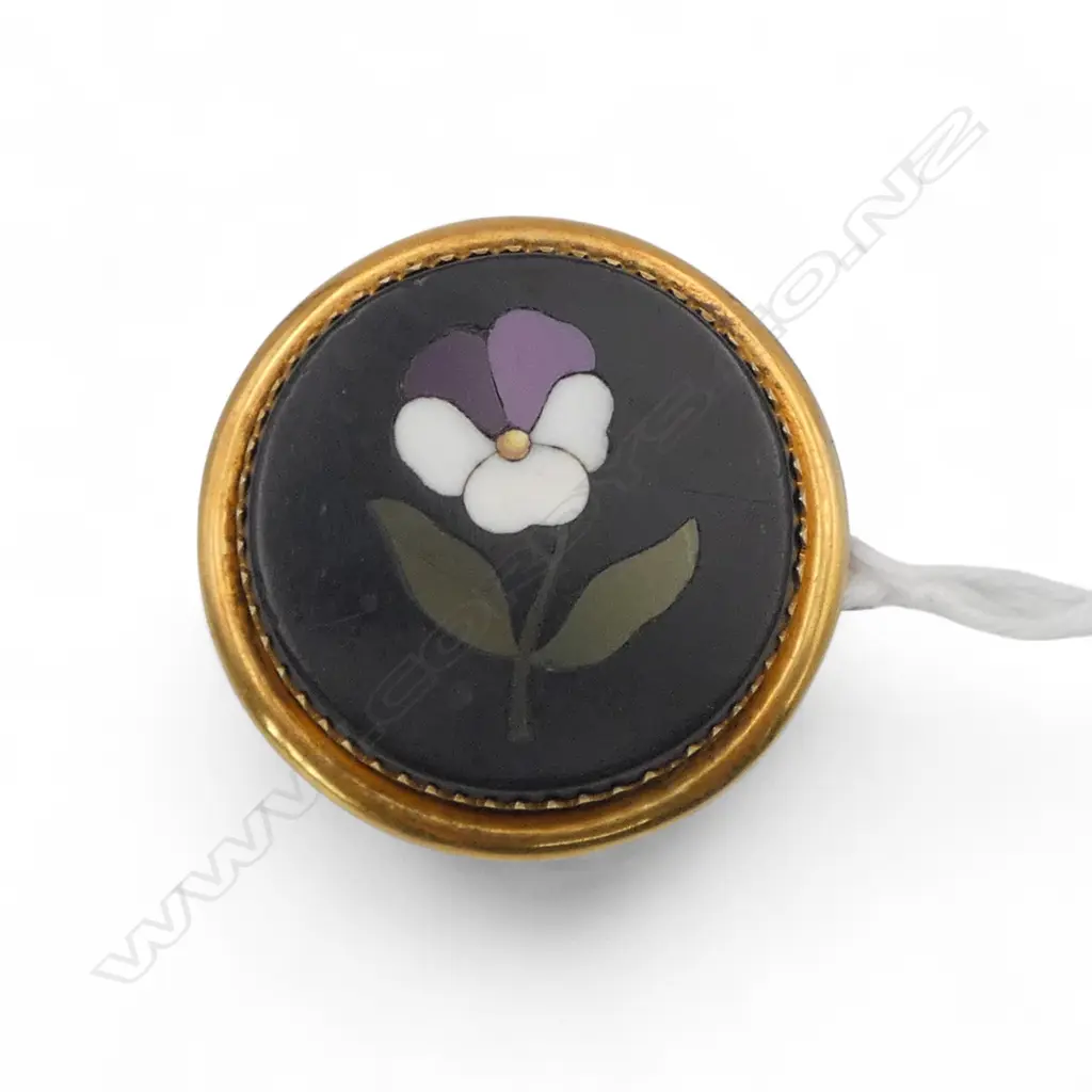 19thC gold & mosaic (pietra dura) inlaid hard stone BROOCH testing 12ct. 10.9gms. Image 1++
