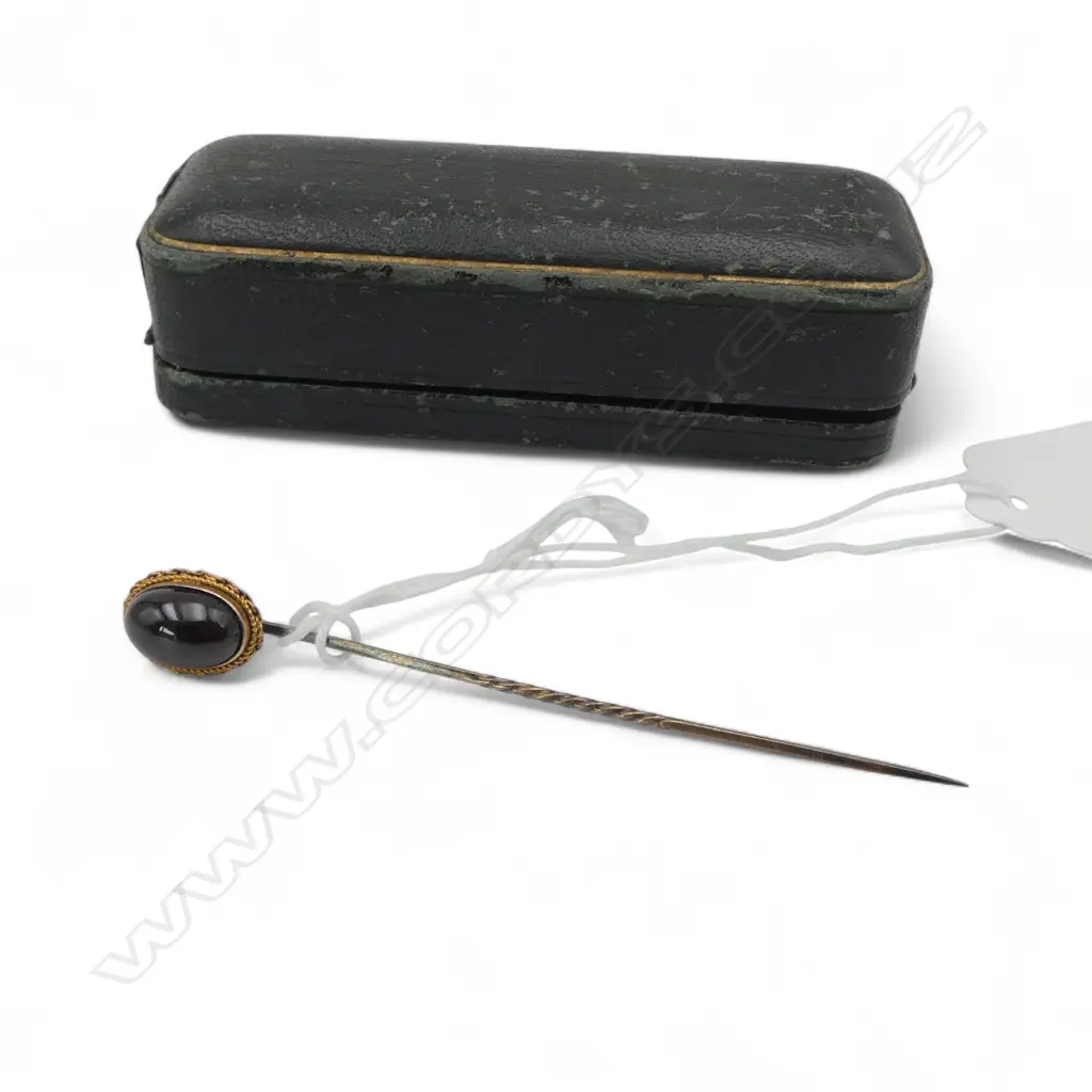 19thC 9ct gold boxed garnet cabochon stick pin Image 1++