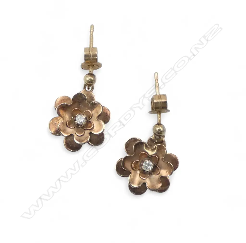 PR 9ct GOLD & DIAMOND FLOWER EARRINGS 1.15gms Image 1++