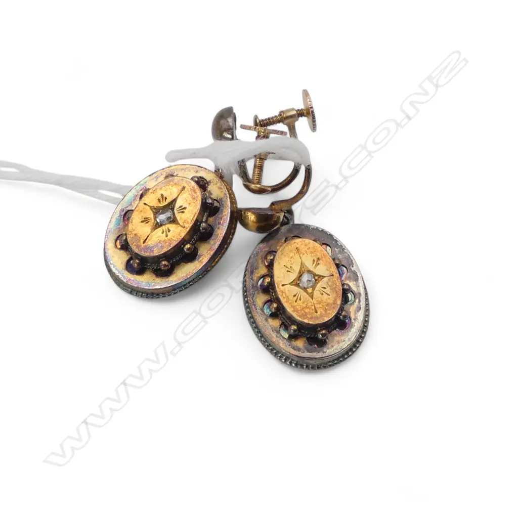 Pair of Victorian 18ct gold and diamond drop earrings 5gms screw fittings Image 1++