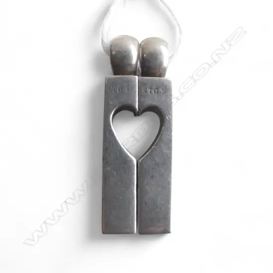STG SILVER LOVERS PENDANT, EX PETER MINTURN WORKSHOP H.30mm, 13.6gms