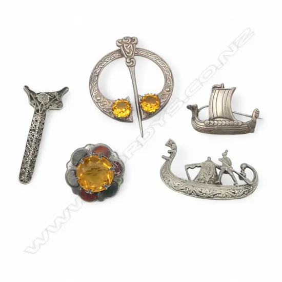 5 mainly SILVER BROOCHES: 2 Gondolas + 2 Scottish + scabbard 