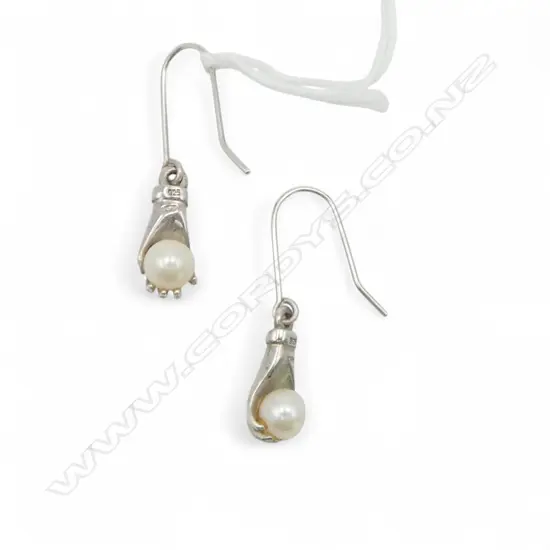PR KAREN WALKER SILVER & PEARL WISDOM HAND EARRINGS 3.53gms