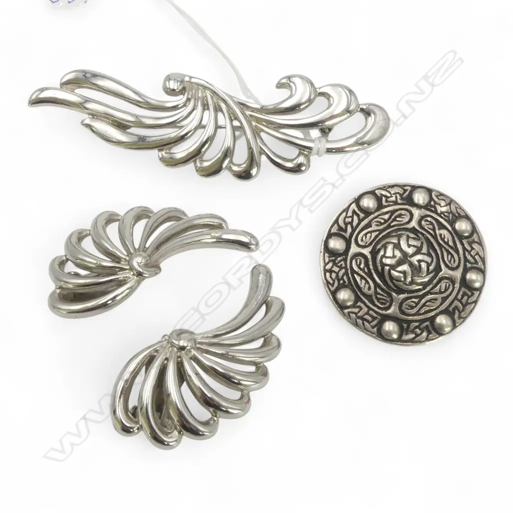 STG SILVER CELTIC BROOCH STAMPED IONA 35mm dia, 15gms + SILVER TONE BROOCH & EARRINGS SET Image 1++