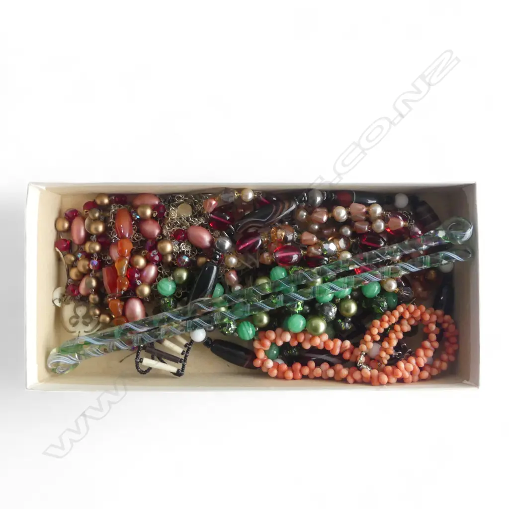 ASST. COSTUME JEWELLERY INCL. SILVER COLOURED BRACELET ETC, 19.2gms L.190mm Image 1++
