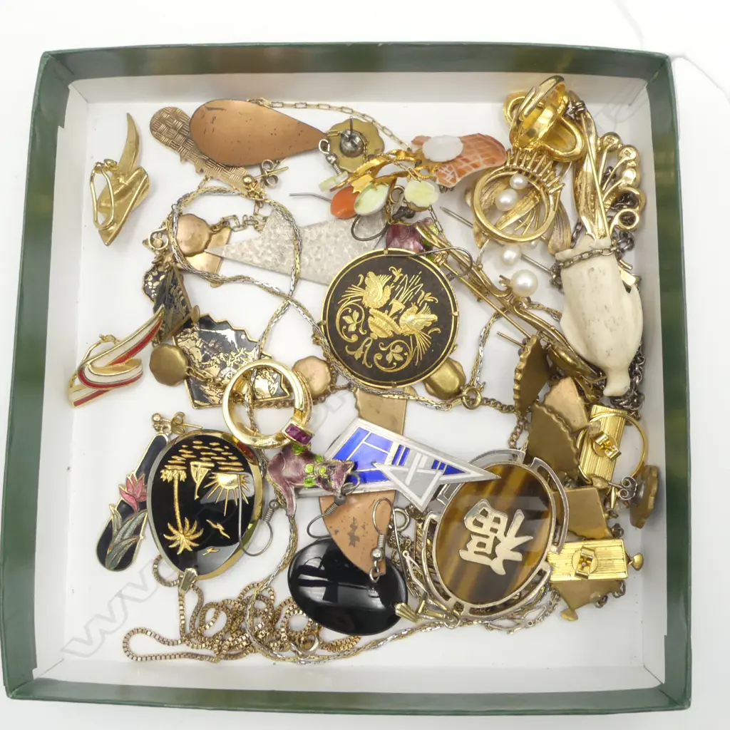 ASST. SILVER AND GOLD PLATE PEARL COSTUME JEWELLERY Image 1++