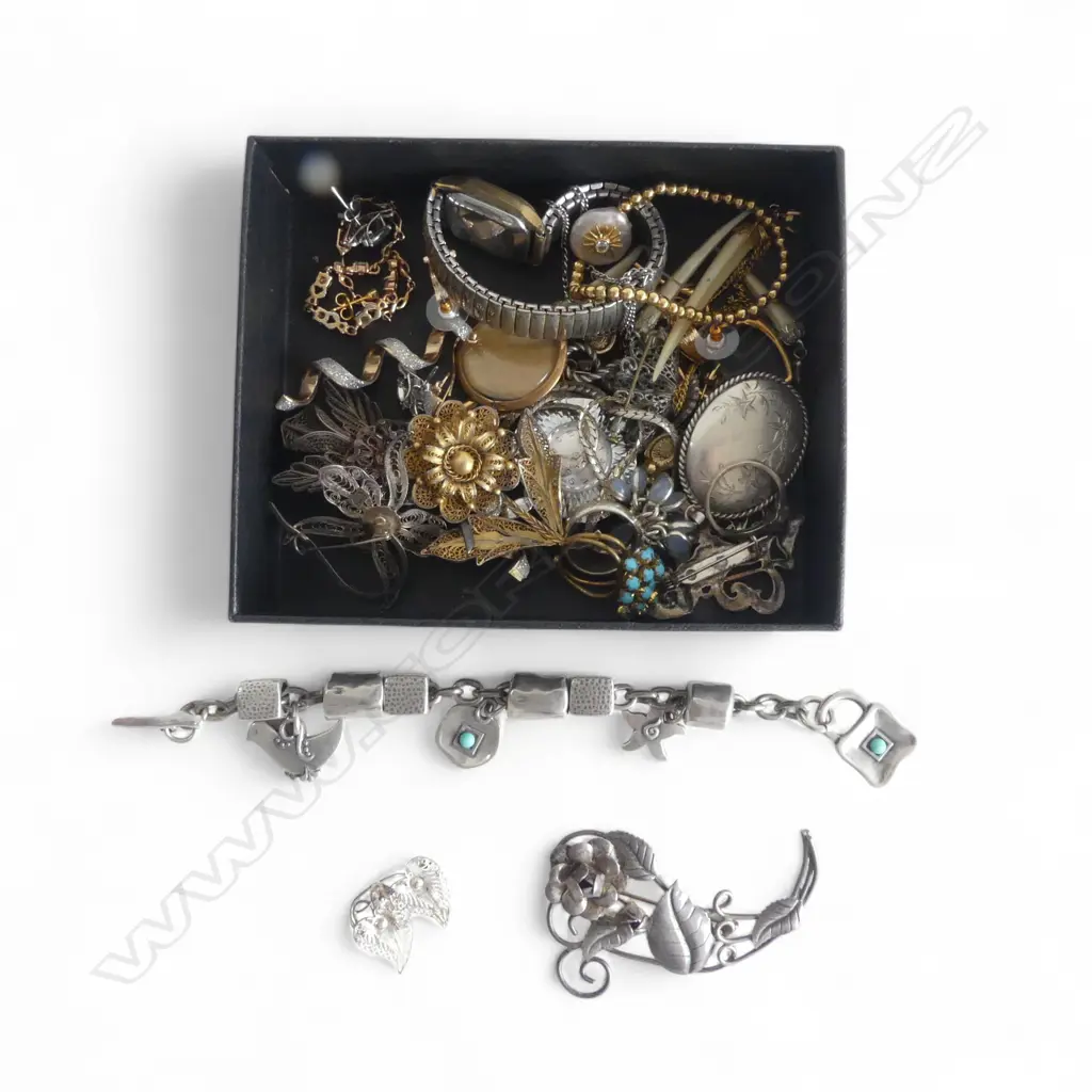 ASST. SILVER TONE COSTUME JEWELLERY Image 1++