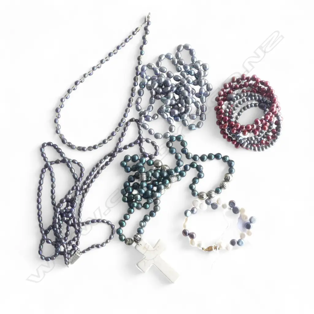 4 FRESH WATER PEARL NECKLACES + 3 BRACELETS Image 1++