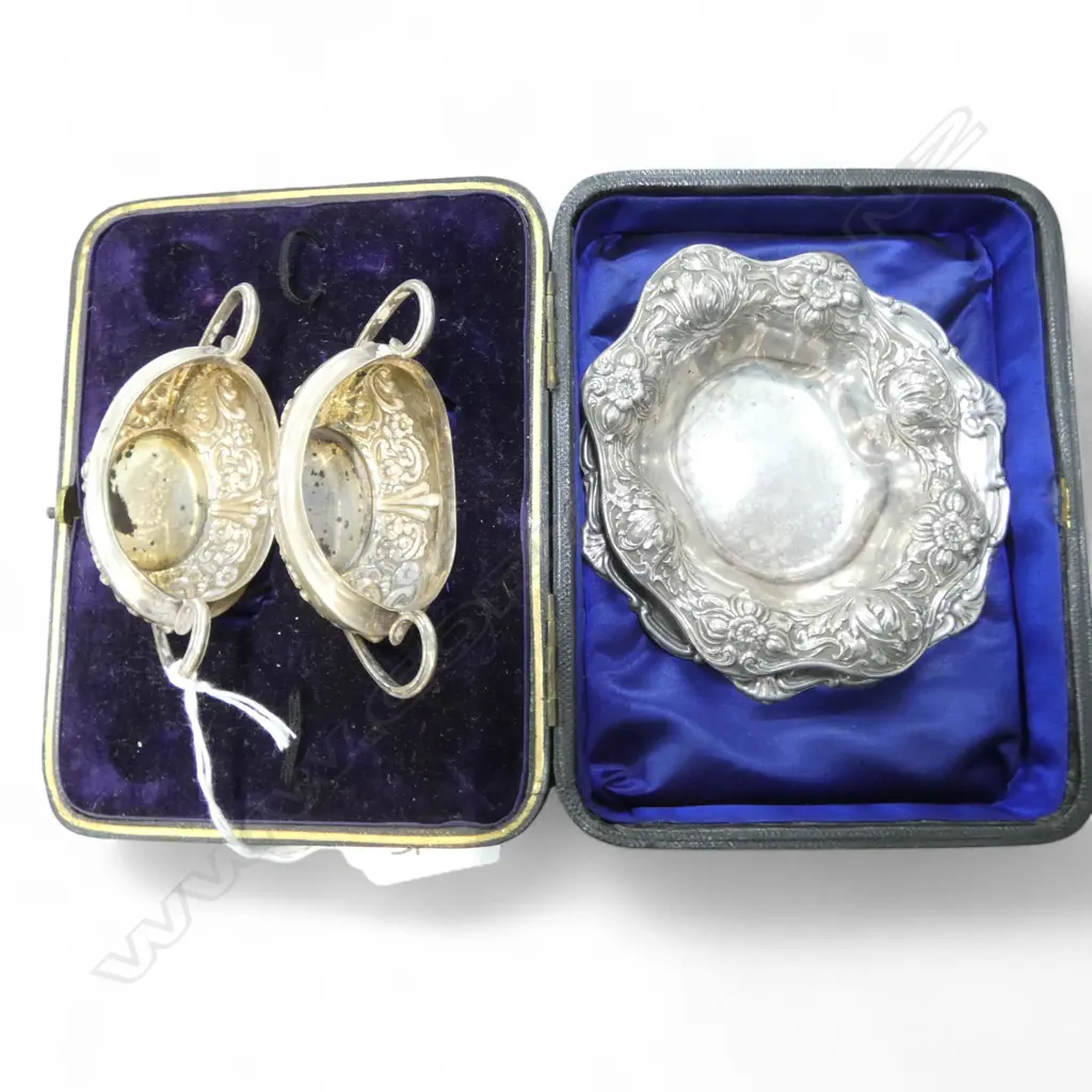4 PCES STG SILVER, 2 PIN DISHES + PR SALTS 126gms Image 1++