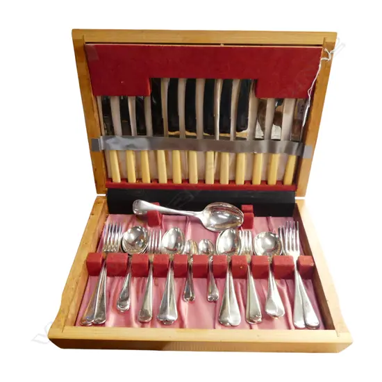 CANTEEN OF GROSVENOR  SILVER PLATE CUTLERY & MUTUAL SHEFFIELD  S/STEEL KNIFES