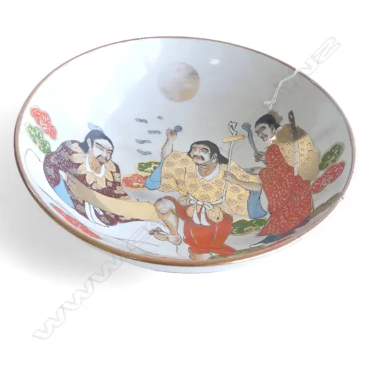 VINTAGE JAPANESE KUTANI FIGURAL PAINTED BOWL DIA 230MM