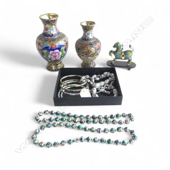 11 PCES CLOISONNE; 2 VASES H.145mm, HORSE, 3 NECKLACES, 5 BANGLES