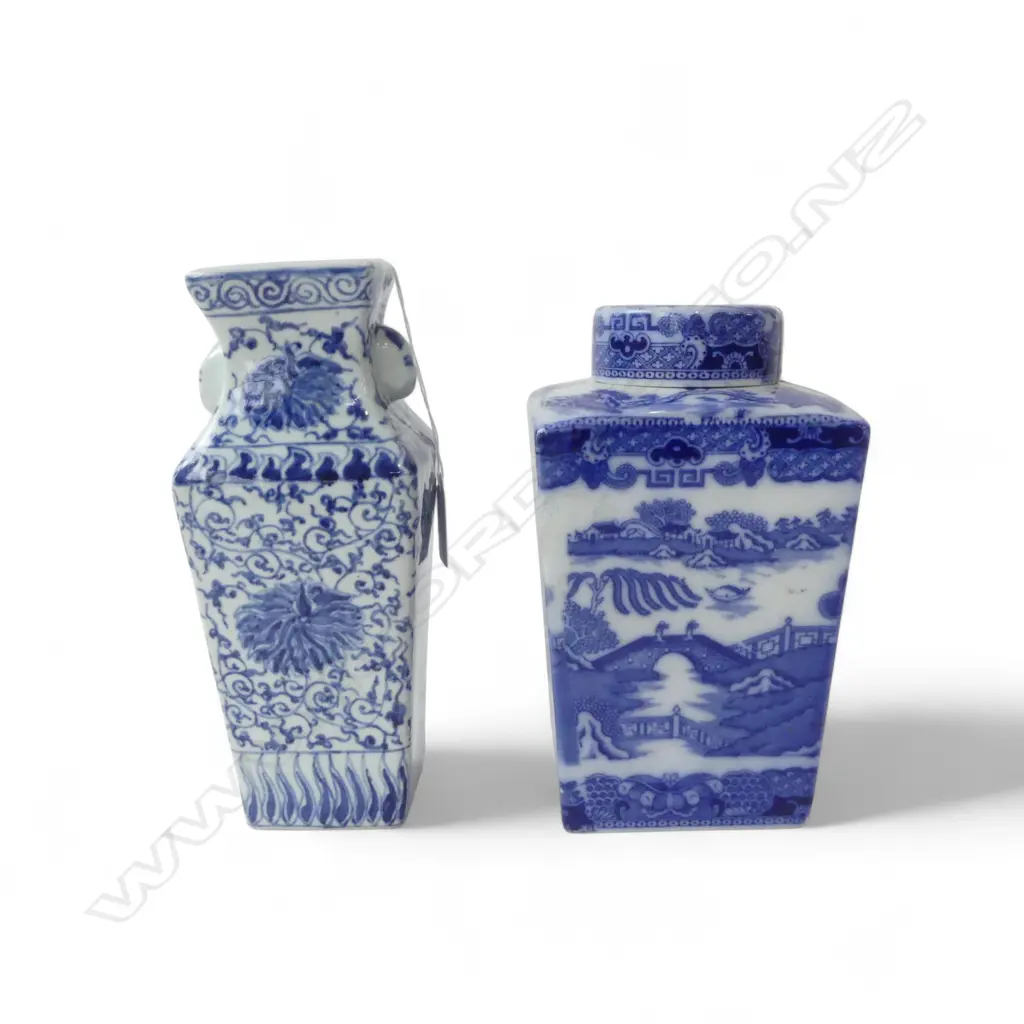 2 B/W PCS; VINTAGE RINGTON'S WILLOW PATTERN TEA CADDY, H.200mm lid needs repair & CHINESE VASE, H.210mm Image 1++