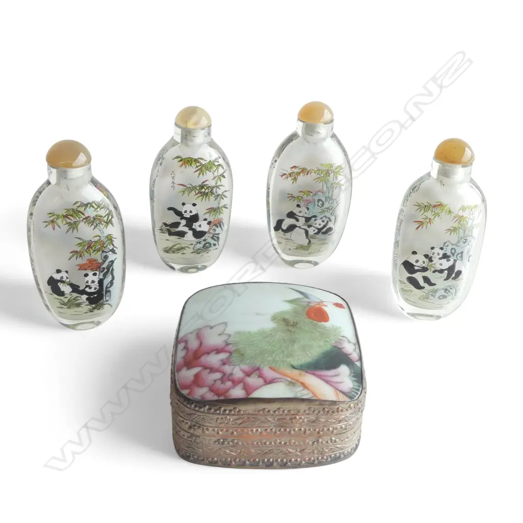 4 CHINESE REVERSE PAINTED GLASS SNUFF BOTTLES H.95mm + LIDDED CONTAINER  Image 1++