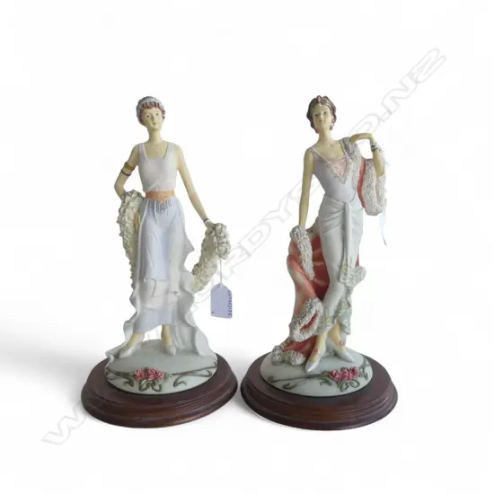2 LEONARDO COLLECTION FIGURINES H300MM
