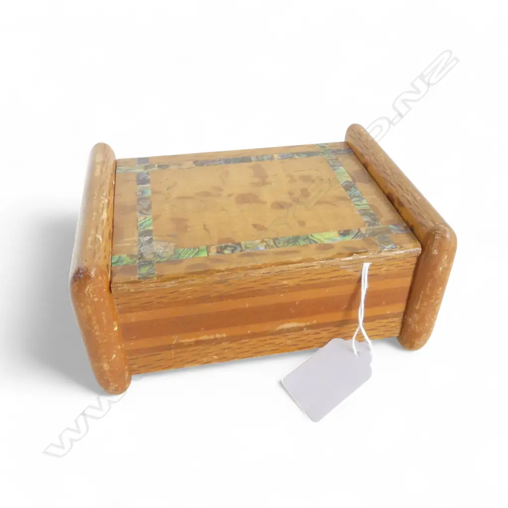VINTAGE ATAAHUA NZ WOODS & PAUA SHELL SECTION INLAID BOX with paper work W. Image 1++