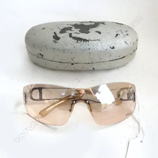 PR DIOR SUNGLASSES