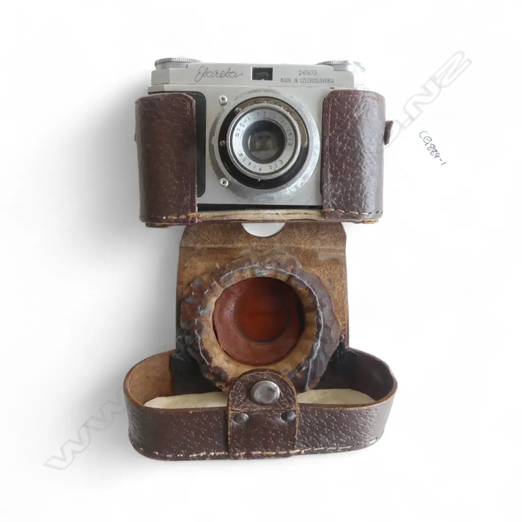 VINTAGE CZECH CAMERA IN LEATHER CASE Image 1++
