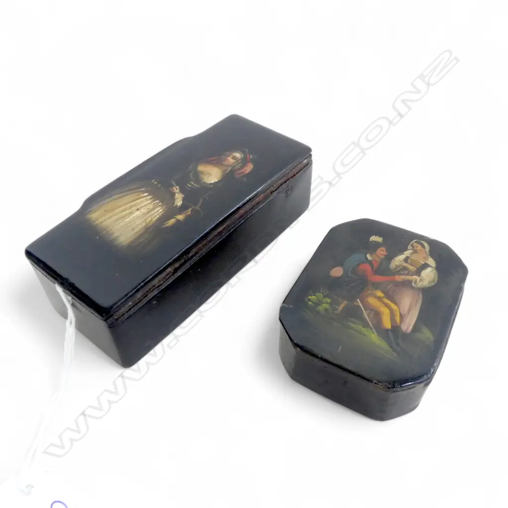 2 GEO.III BLACK LACQUER DECORATED SNUFF BOXES: painted lids w maiden & courting couple Image 1++