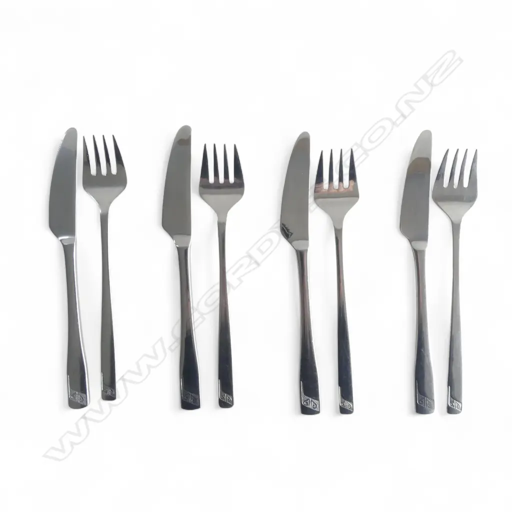 AIR NEW ZEALAND 1970's STAINLESS STEEL CUTLERY - KNIVES & FORKS, 8 PIECES Image 1++