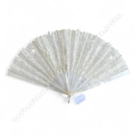 c1900 MOTHER OF PEARL & LACE FAN