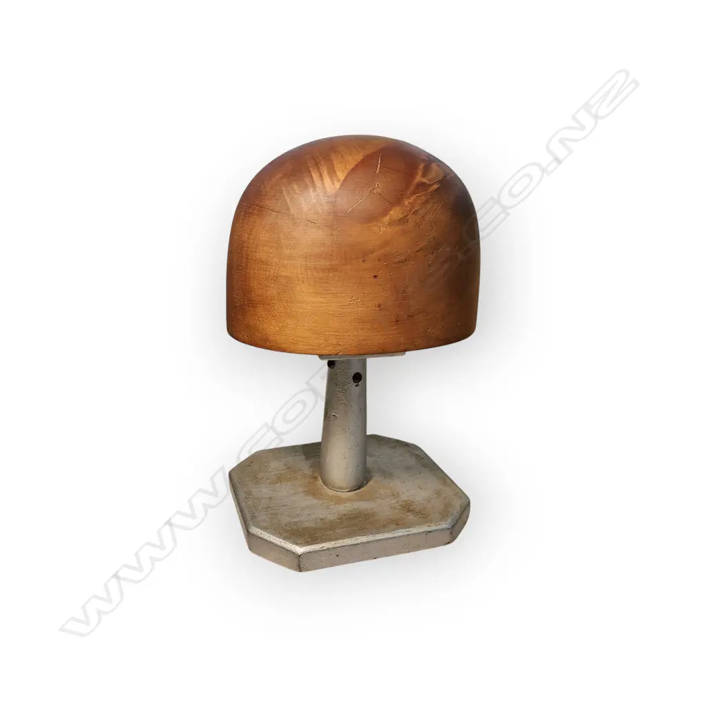 HAT BLOCK ON A STAND Image 1++