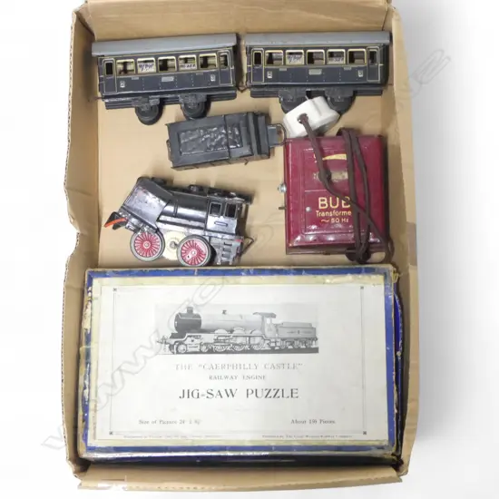 VINTAGE RAILWAY JIG SAW ENGINE TENDER 2 CARRIAGES & TRANSFORMER