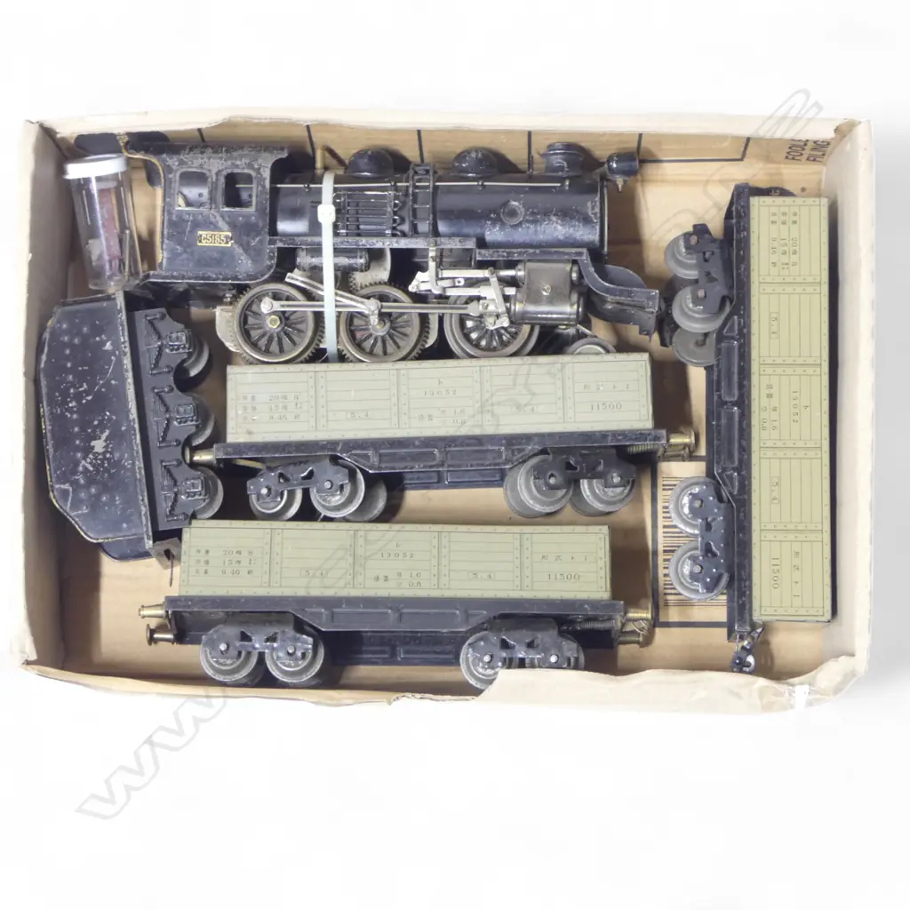SEKI O GAUGE ELECTRIC ENGINE TENDER & 3 CARRIAGES Image 1++