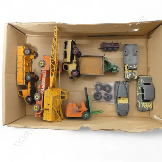 COLLECTION OF 8 VINTAGE DINKY TOYS ETC