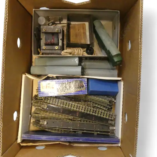 BOX OF HORNBY DUBLO ELECTRIC TRACK TRANSFORMER 4 CARRIAGES ENGINE & TENDER