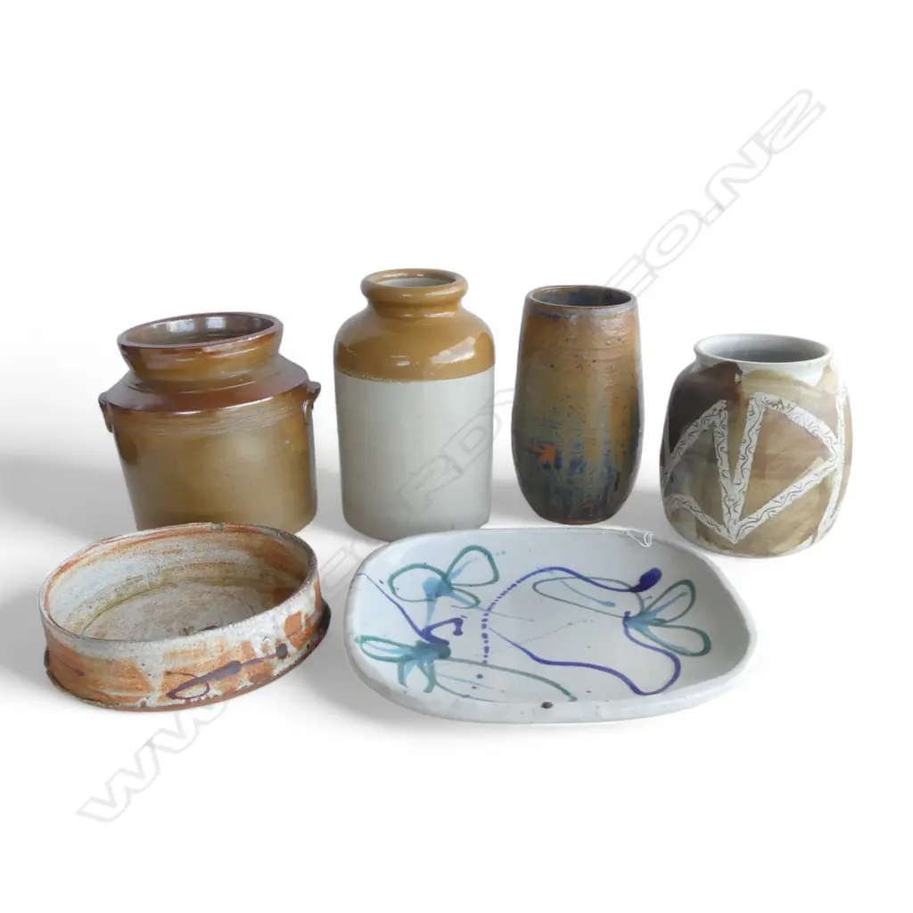 6 PCES POTTERY (chips); 4 STUDIO, DISH CRACKED 350x330mm + 2 COMMERCIAL (CROCK & JAR NO LID) Image 1++