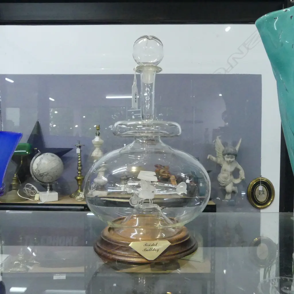 HAND BLOWEN GLASS BRISTOL BULLDOG INSIDE DECANTER H300 ON WOOD BASE Image 1++