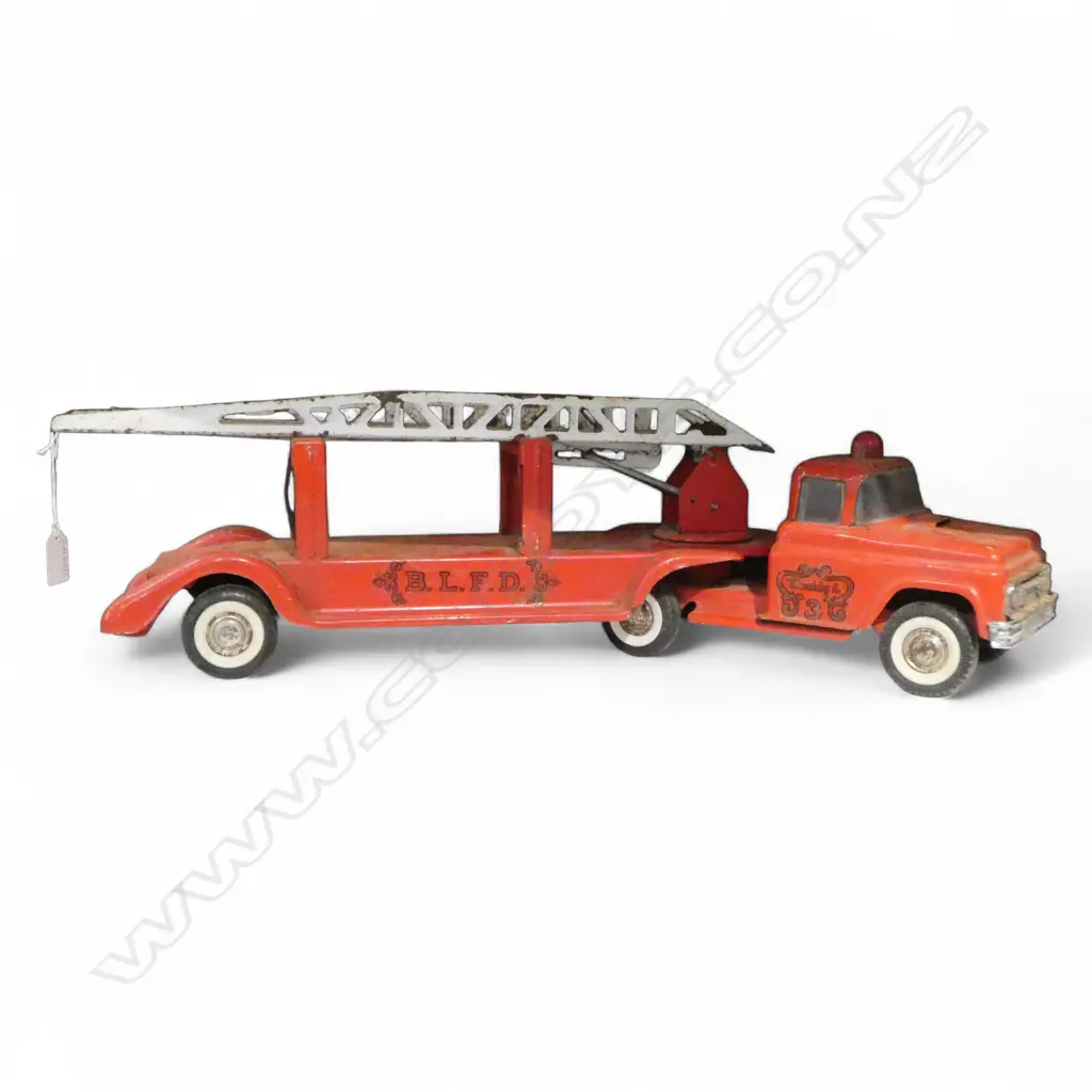 VINTAGE METAL FIRE ENGINE TOY L.675mm Image 1++