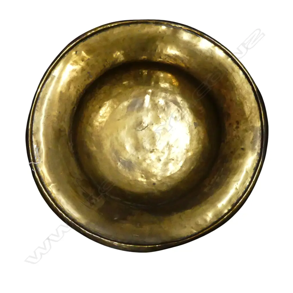 LARGE COPPER GRAIN DISH BRASS FINISH INSIDE WITH MAKERS MARK TO THE CENTRE  "A AND M' Dia 535mm Image 1++