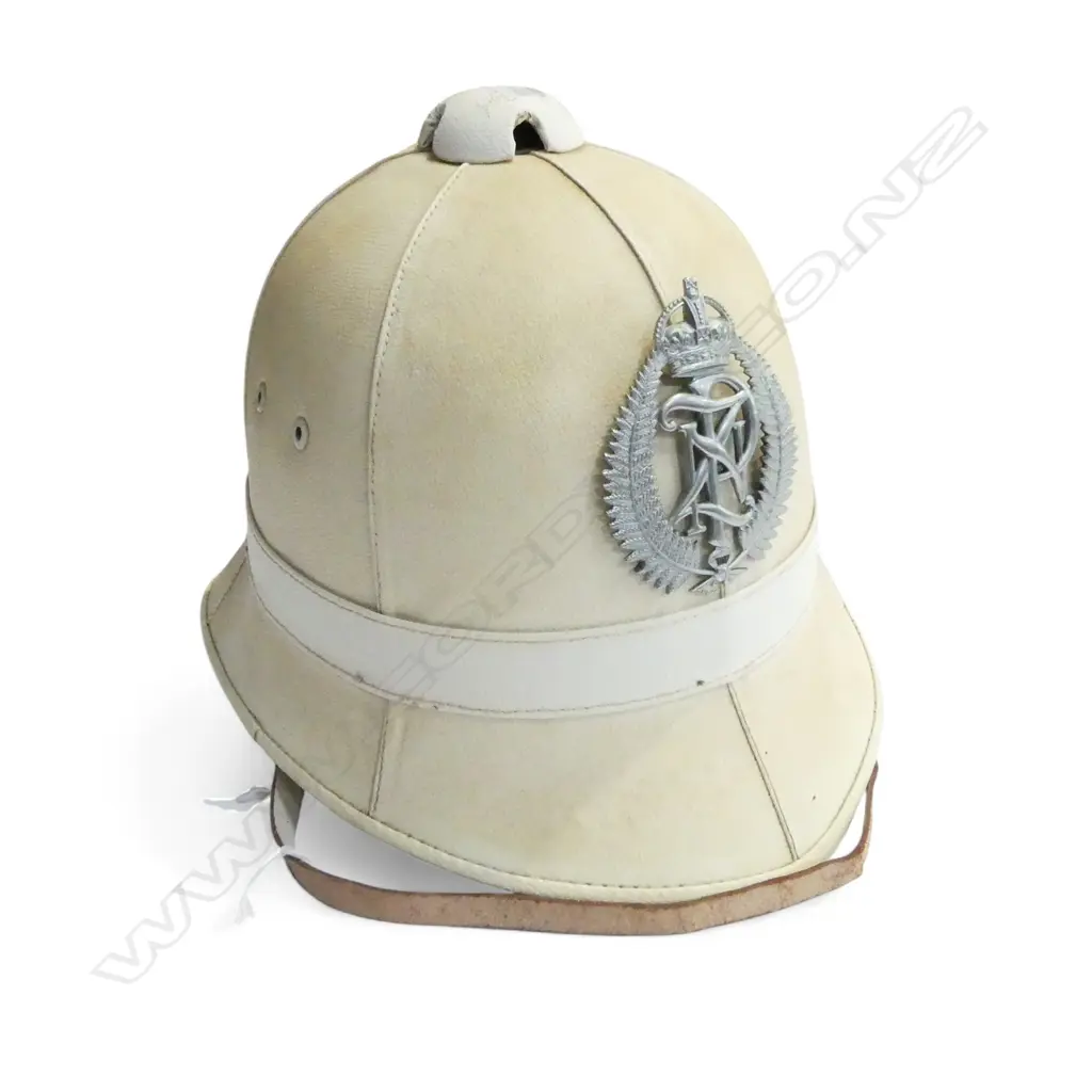 VINTAGE NZ SUMMER WHITE POLICE HELMET & BADGE Image 1++