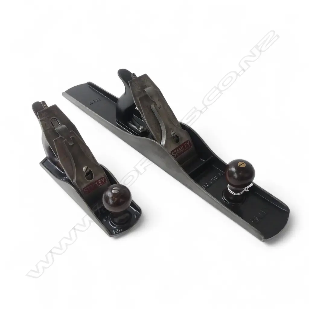 2 STANLEY PLANES; No.7 L.560mm & No.4 L.240mm Image 1++