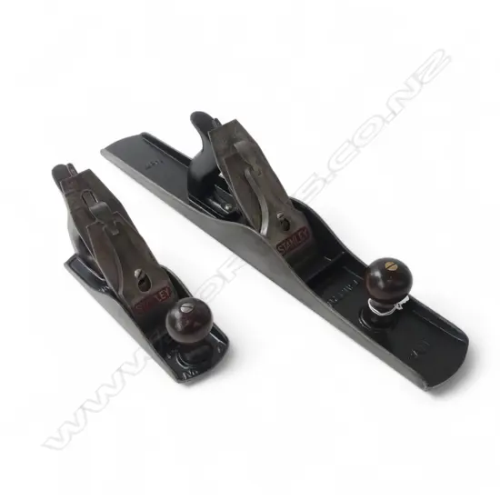 2 STANLEY PLANES; No.7 L.560mm & No.4 L.240mm