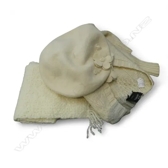 GLEN CARRON WOOL JUMPER SMALL SIZE HAND WOVEN WOOL SCARF & HAT CREAM COLOUR