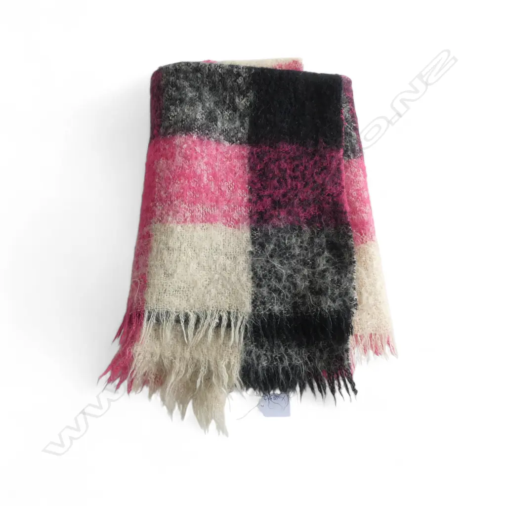 CRAIG-NA-CRAIGE VINTAGE SCOTTISH MOHAIR BLANKET labelled  Image 1++