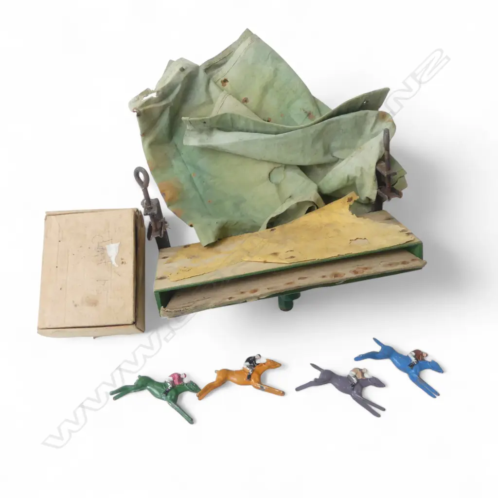 ESCELADO VINTAGE HORSE RACE GAME WITH LEAD HORSES L90MM Image 1++