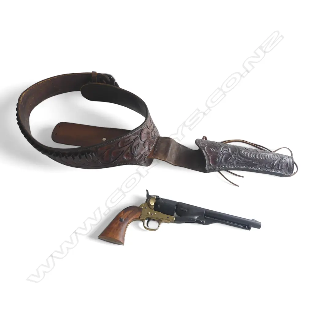 EMBOSSED LEATHER GUN BELT w. REPRODUCTION REVOLVER Image 1++