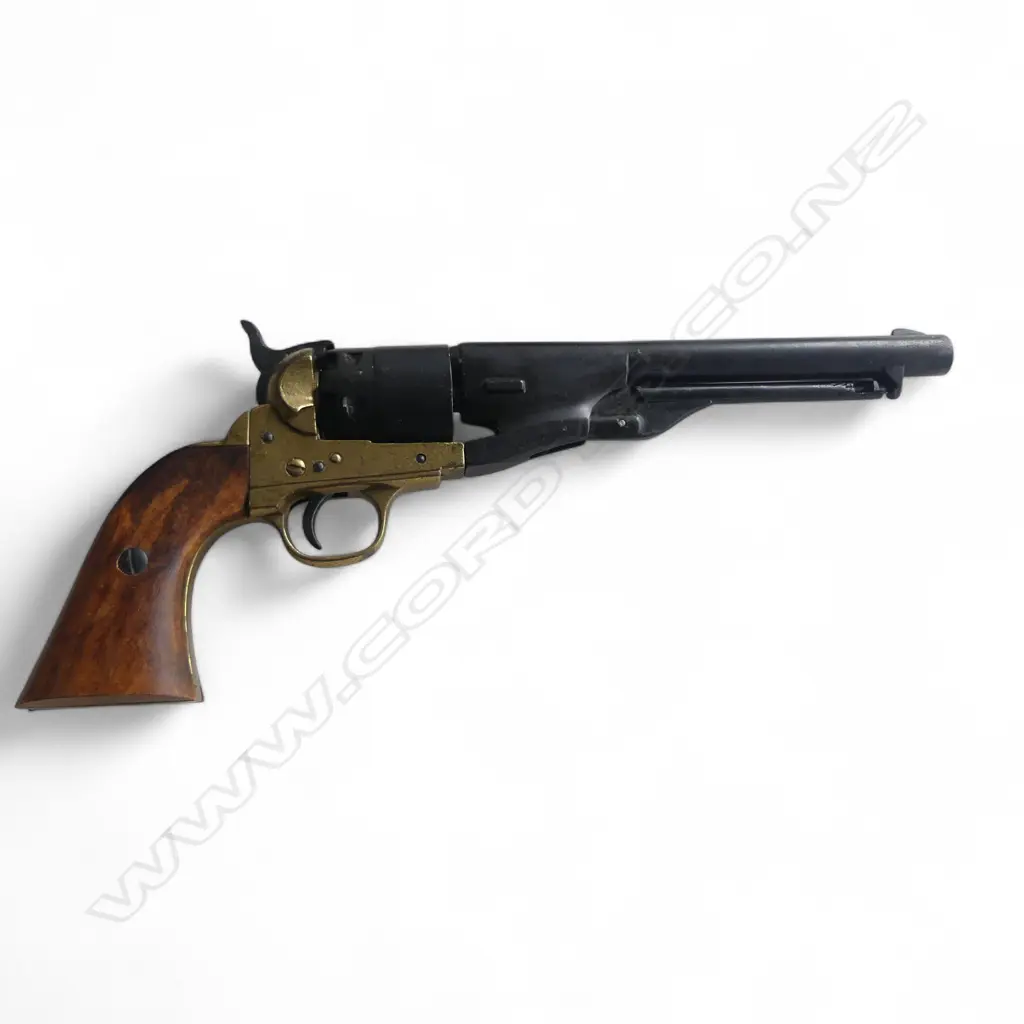 EMBOSSED LEATHER GUN BELT w. REPRODUCTION REVOLVER Image 1++