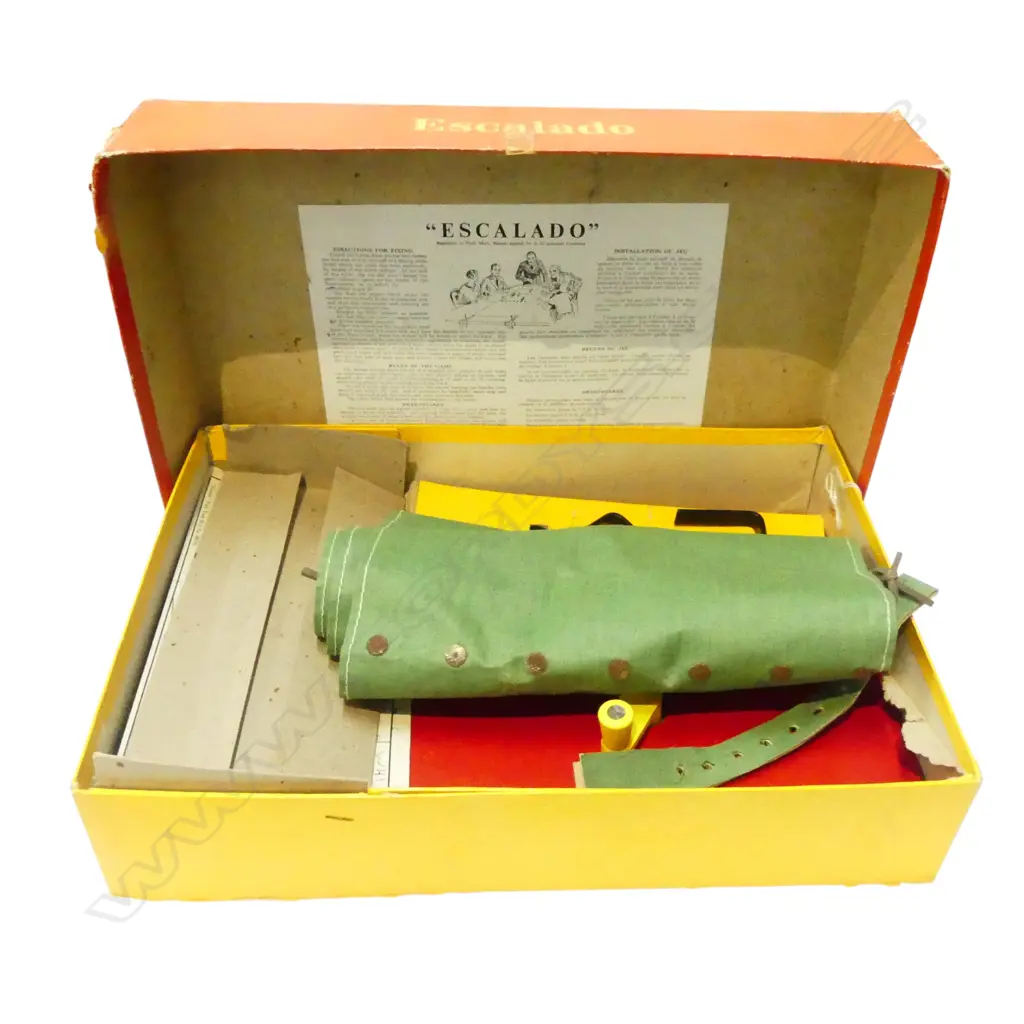 BOXED 'ESCALADO' HORSE RACING GAME  Image 1++