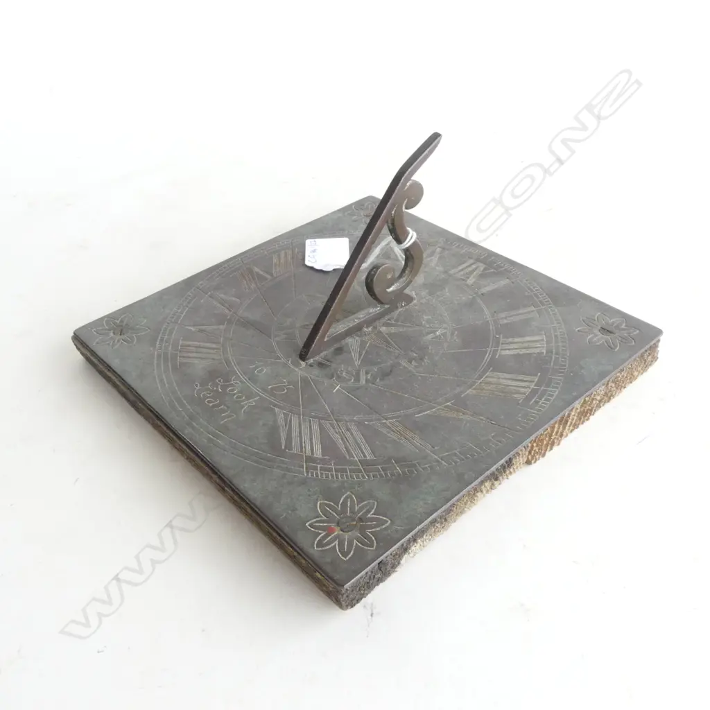 METAL SUNDIAL 205x205mm Image 1++