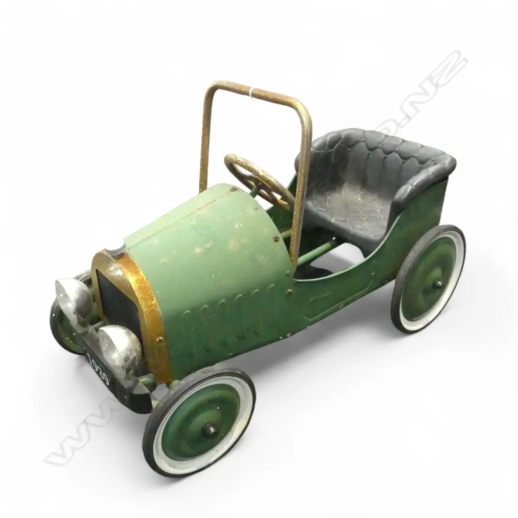 CHILDS VINTAGE STYLE PEDAL CAR L.800mm Image 1++