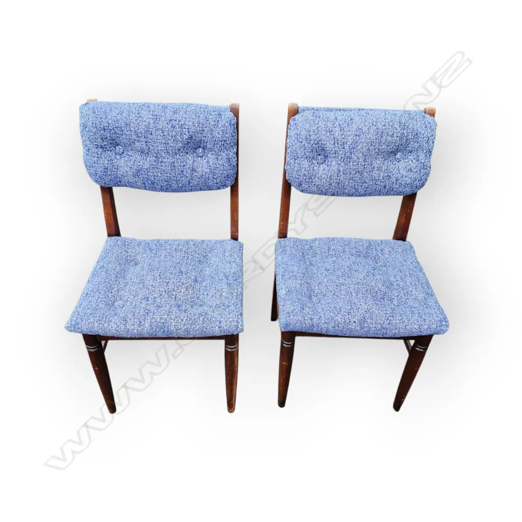 PAIR OF MID-CENTURY ITALIAN TEAK CHAIRS Image 1++