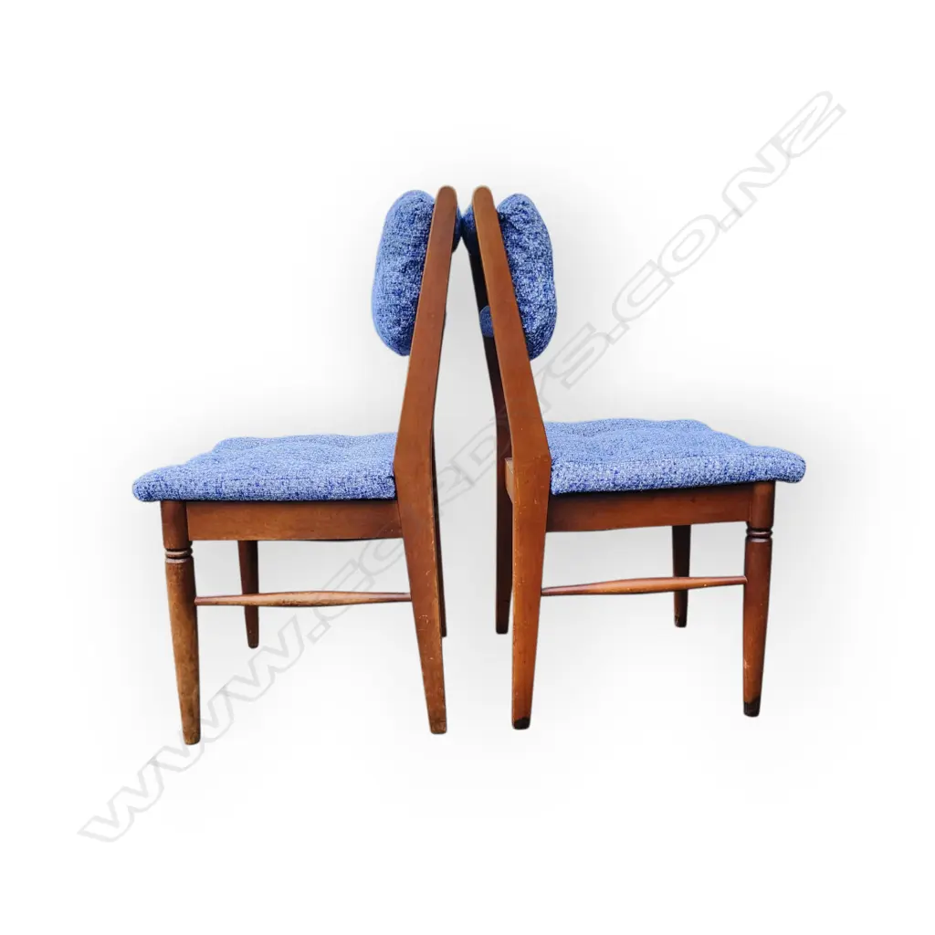 PAIR OF MID-CENTURY ITALIAN TEAK CHAIRS Image 1++