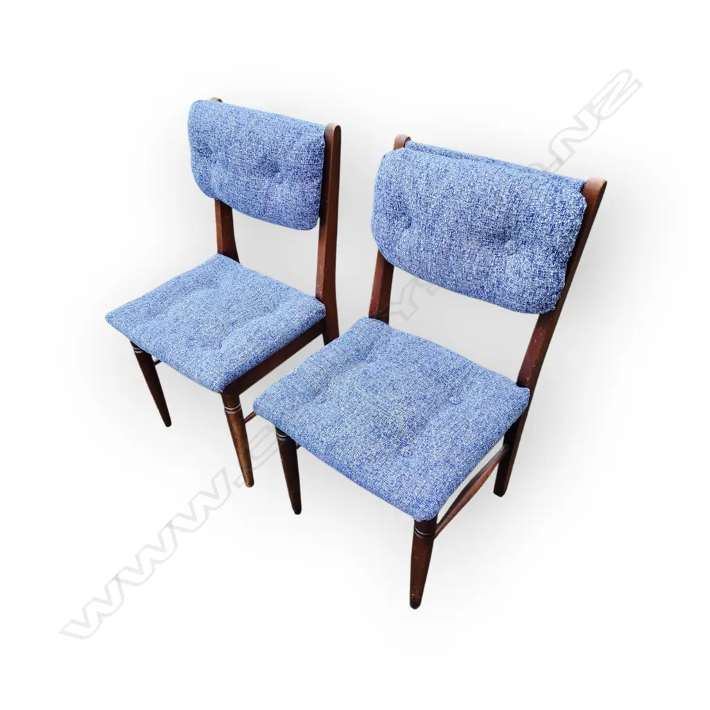 PAIR OF MID-CENTURY ITALIAN TEAK CHAIRS Image 1++