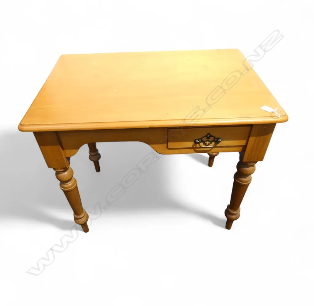 SMALL COLONIAL STYLE CHILD'S DESK w 1 DRAW. 820 X 560 X 680mm Image 1++